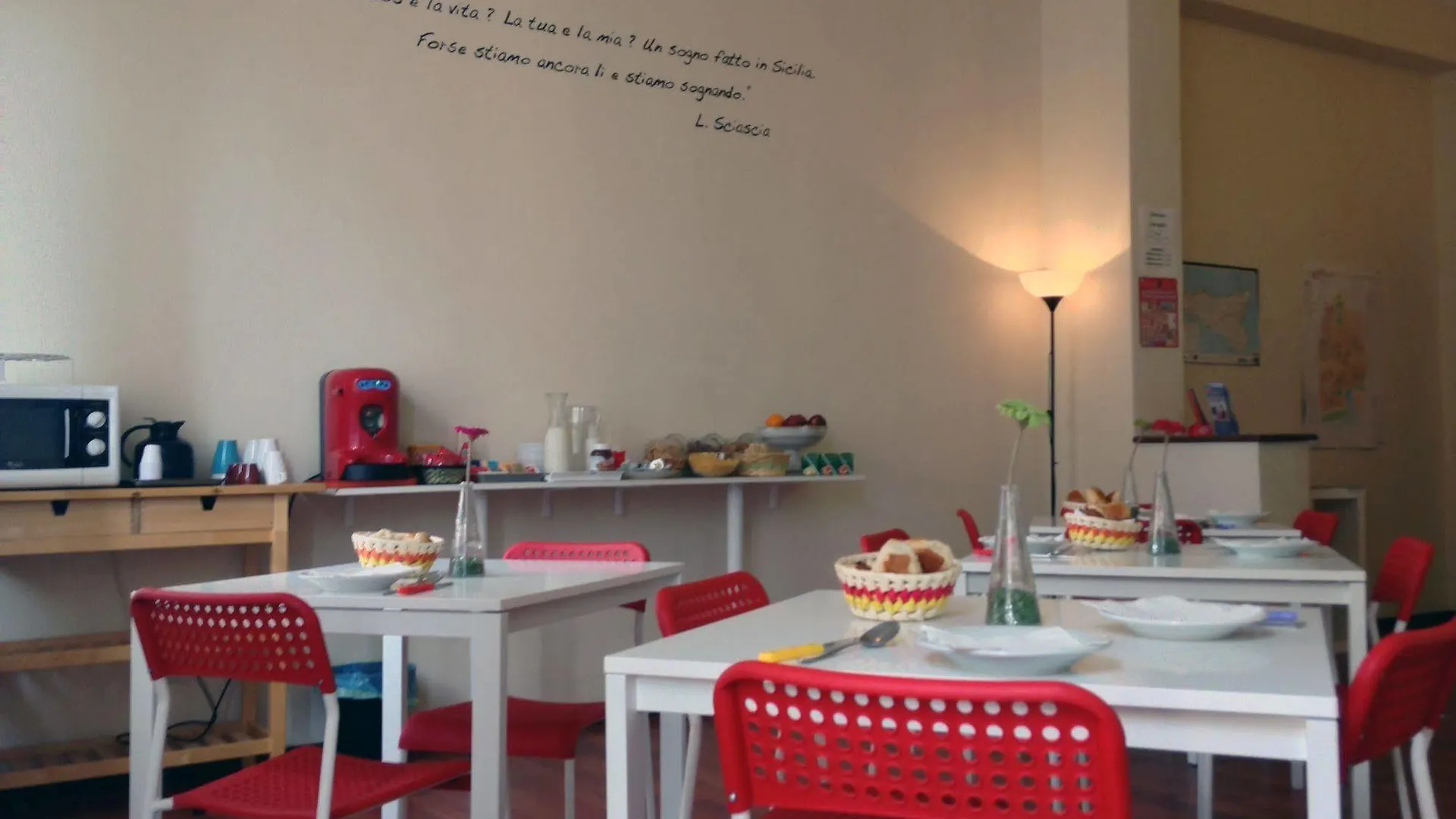 Castelnuovo Rooms #Politeama Палермо